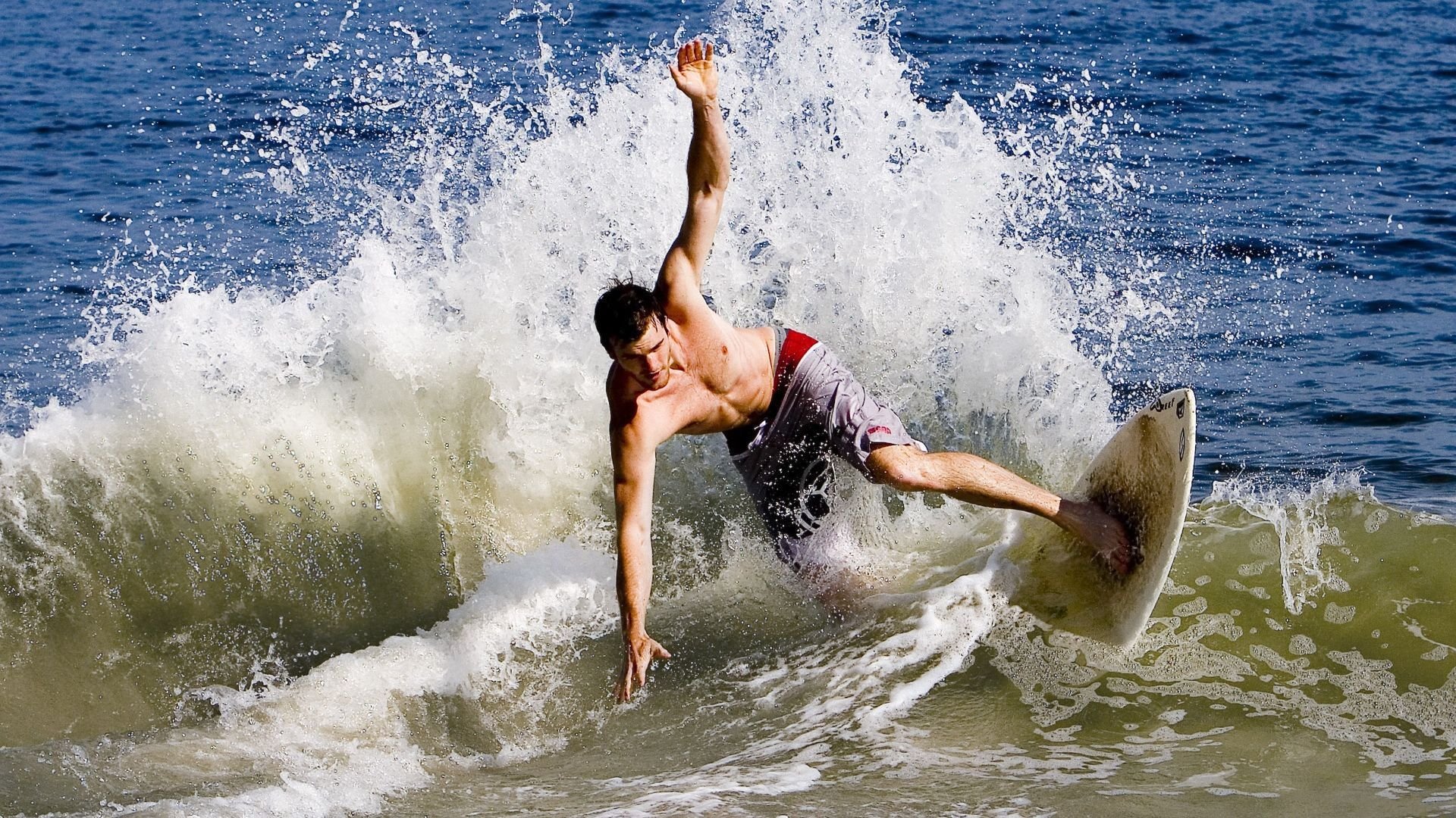 圆神真球王了!安东尼招牌兜射世界波破门,本场上演远射梅开二度好戏
