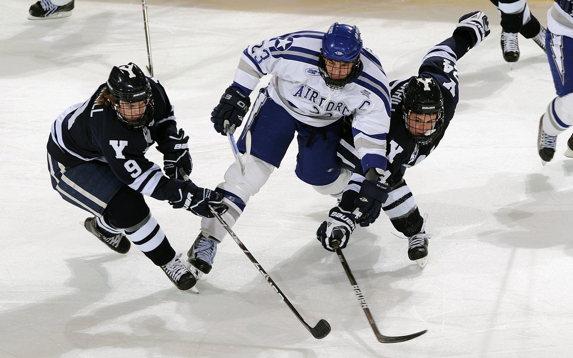 库里带病砍28+5三分,勇士结束连败!巴特勒伤退科尔认清两个现实